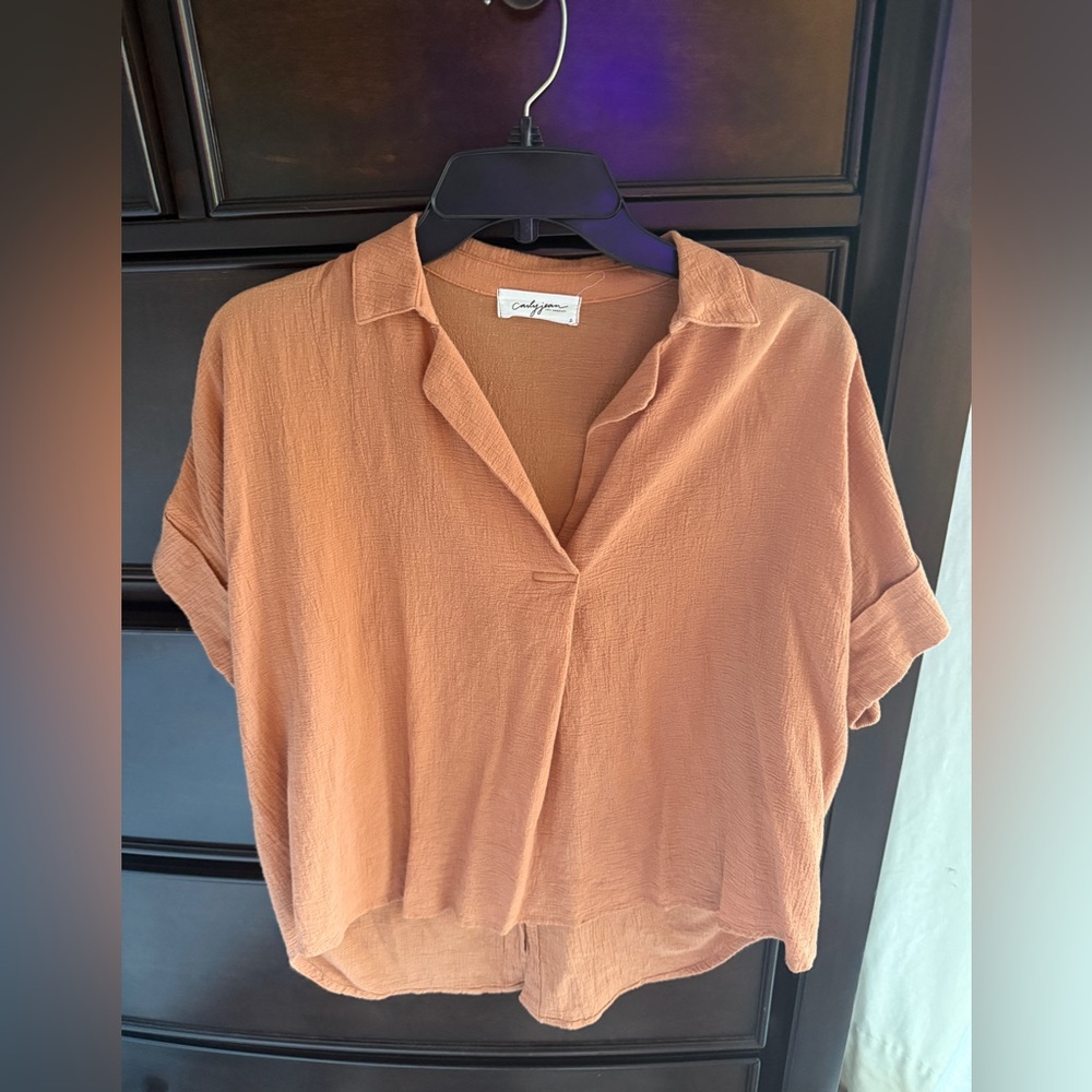 Carly Jean Los Angeles button back cotton top size small